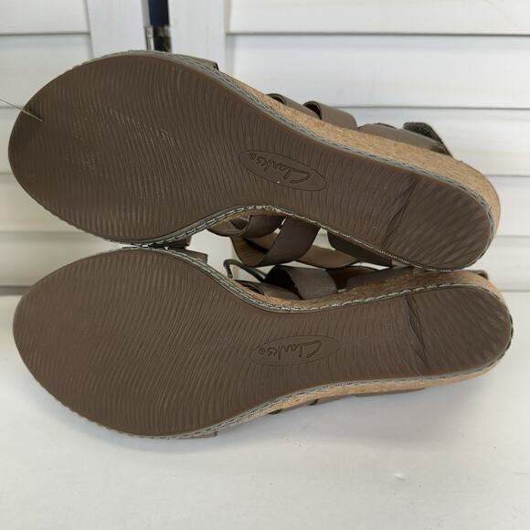 Clarks Taupe Helio Mindin Taupe Strappy Sandal Cork Wedge Comfort Shoe Size 10 M - Picture 7 of 9